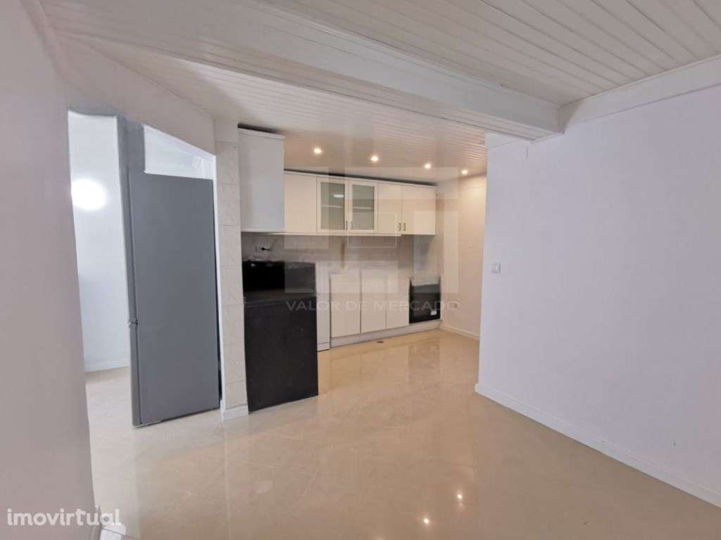 2 MORADIAS REMODELADAS COM 2 PISOS, VENDIDAS EM CONJUNTO - Grande imagem: 4/13