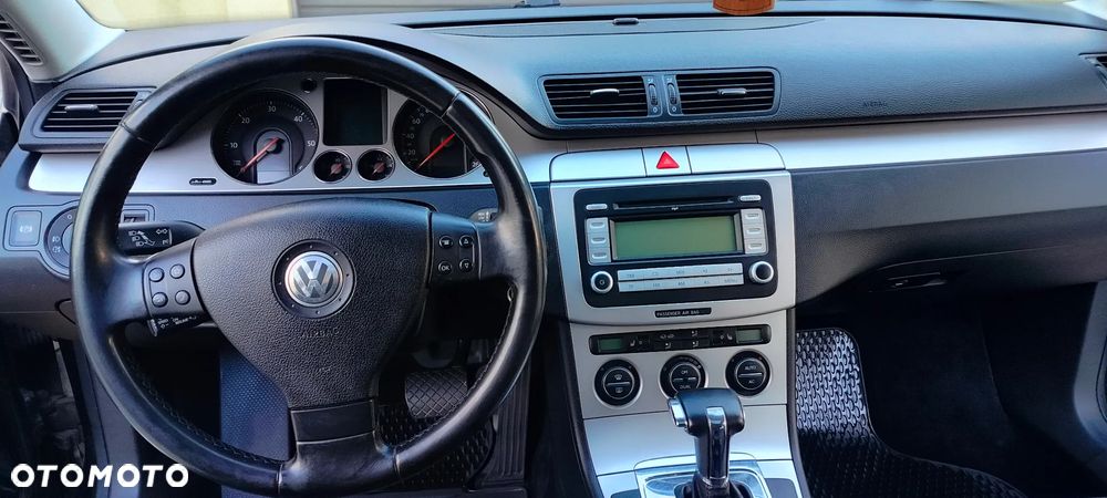 Volkswagen Passat 2.0 TDI DPF DSG Highline - 8