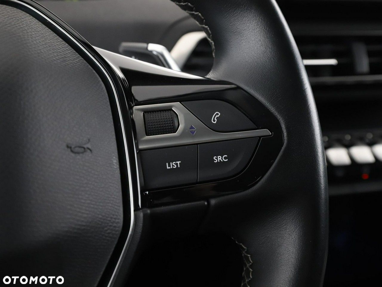 Peugeot 3008 Plug-In Hybrid 225 e-EAT8 Allure Pack - 34