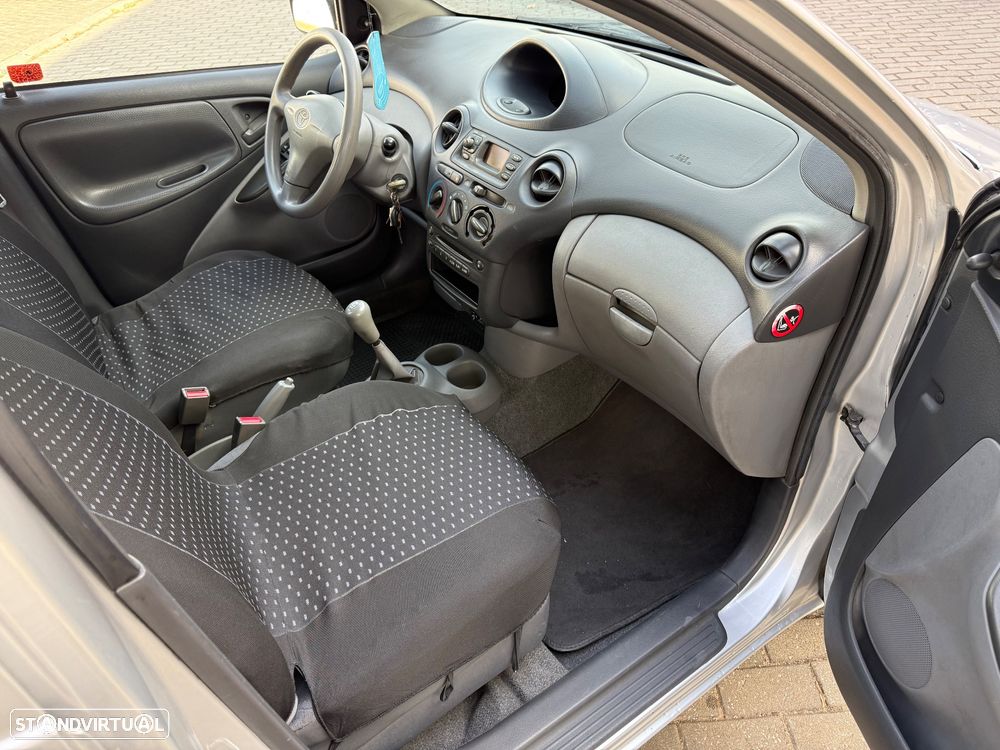 Toyota Yaris 1.0 Sol - 10