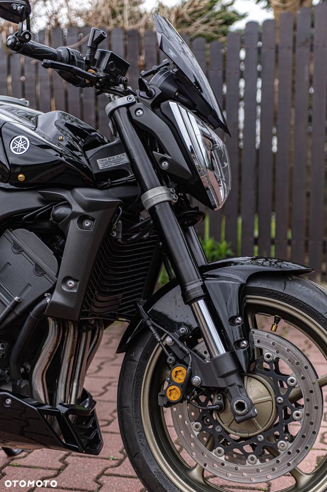 Yamaha FZ - 33
