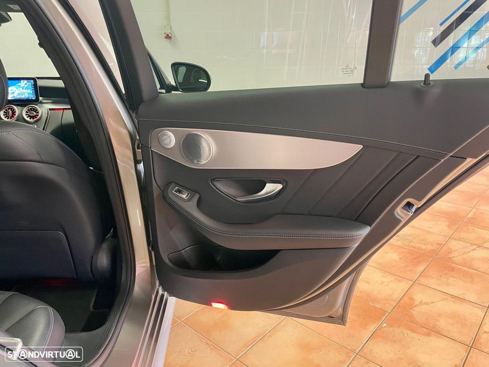 Mercedes-Benz C 300 de AMG Line - 38