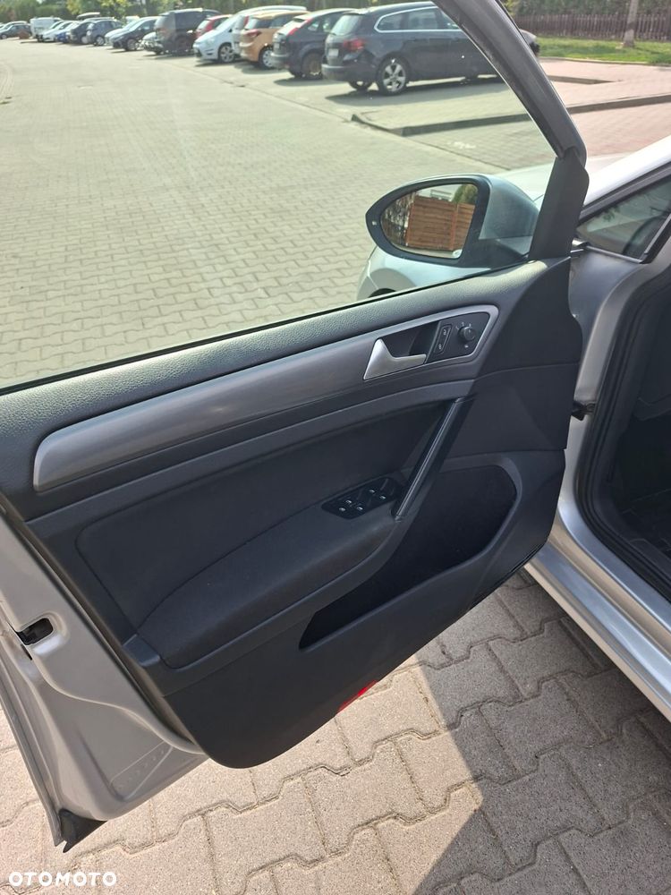 Volkswagen Golf - 6