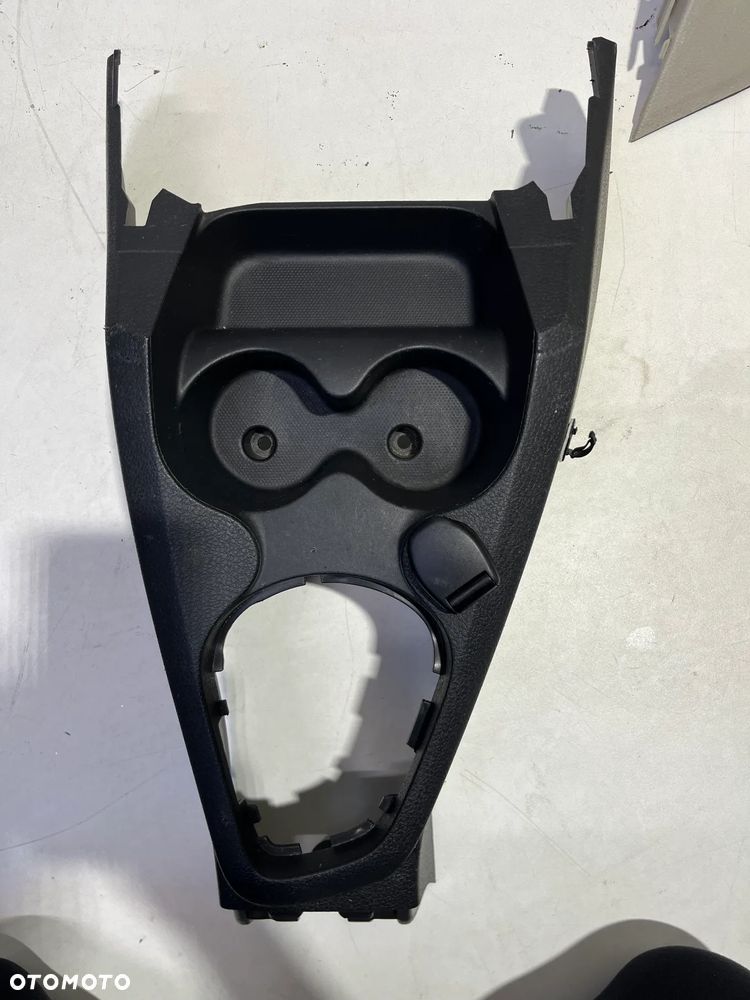 WYPOSAŻENIE WNĘTRZ PODSUFITKA DACIA LOGAN II 2015rok - 12