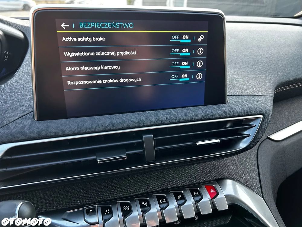 Peugeot 3008 1.6 PureTech HYbrid4 GT Line S&S EAT8 - 32