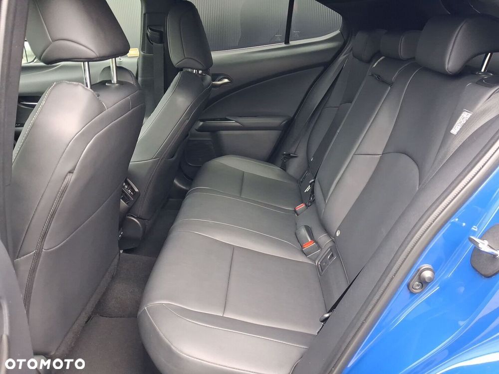 Lexus UX - 10