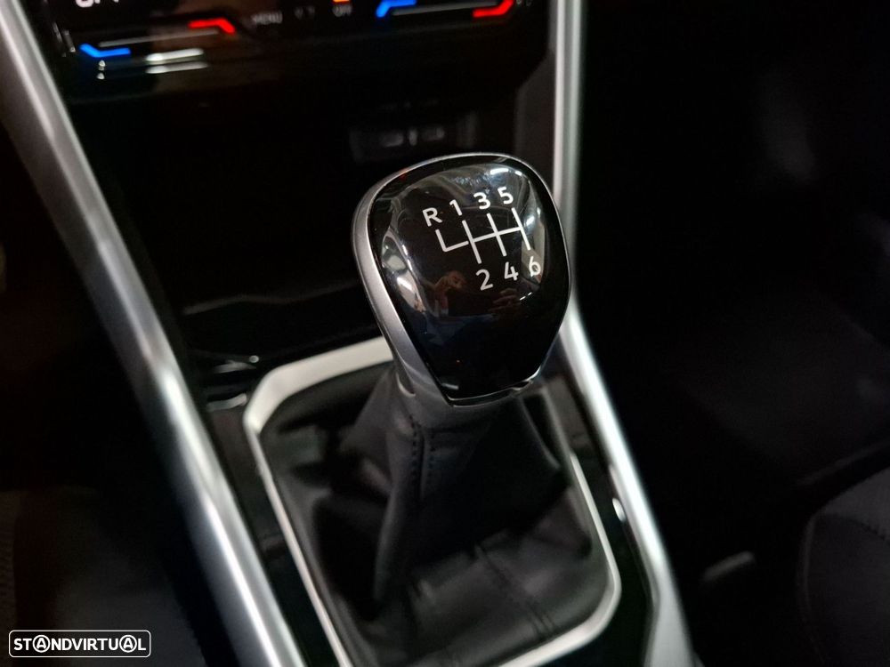 Volkswagen T-Roc 1.0 TSI Life — fotografia 17