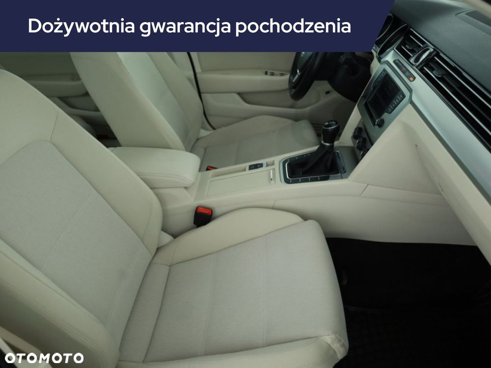 Volkswagen Passat - 9