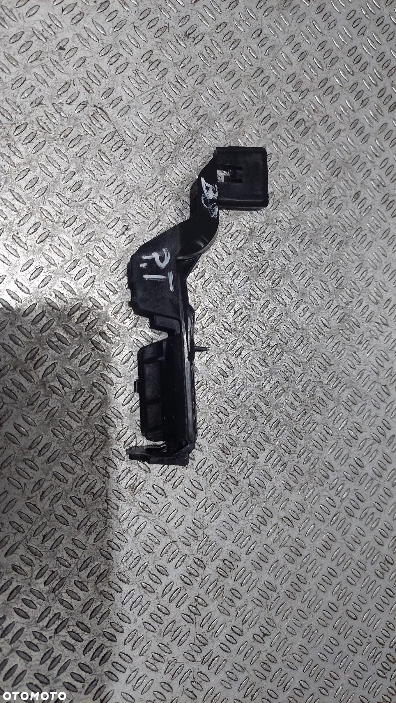 ŚLIZG ZDERZAKA POD LAMPĘ PRAWY TYŁ AUDI A4 B8 R2009 NR 8K9807890B - 2
