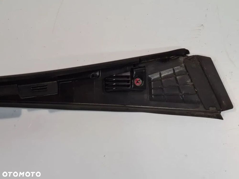 LISTWA USZCZELKA PRAWA SZYBY CZOŁOWEJ OPTIMA IV 17 - 9