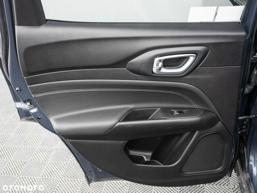 Jeep Compass - 24