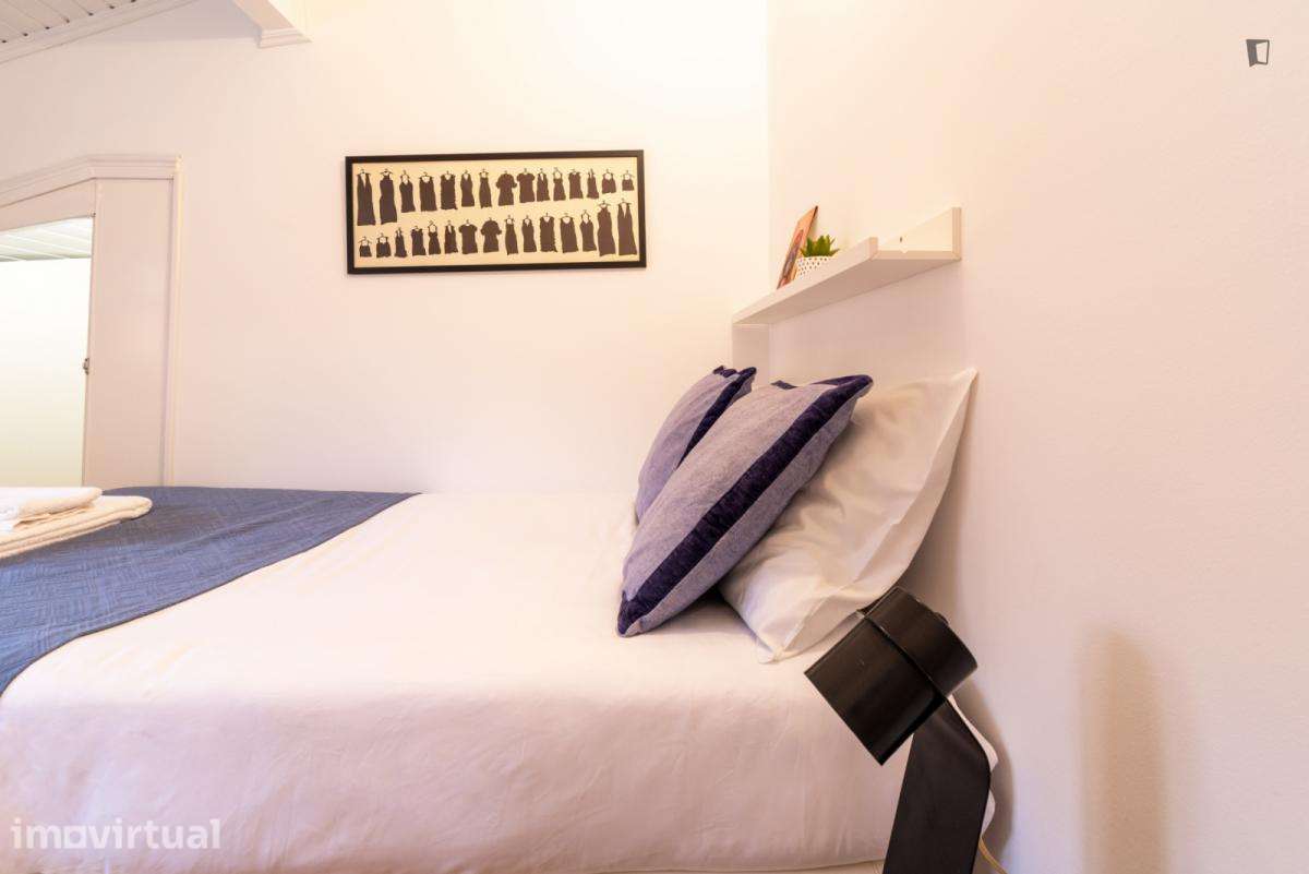 Quarto - localizado em Santo Ildefonso Porto - Grande imagem: 3/19