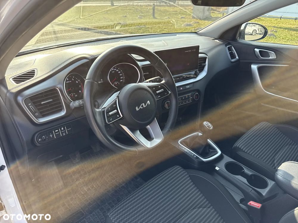 Kia Ceed 1.5 T-GDI M - 10