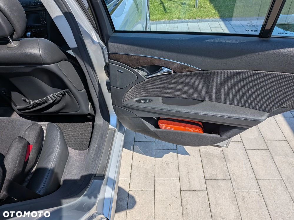 Mercedes-Benz Klasa E 320 CDI 4-Matic T Avantgarde - 19