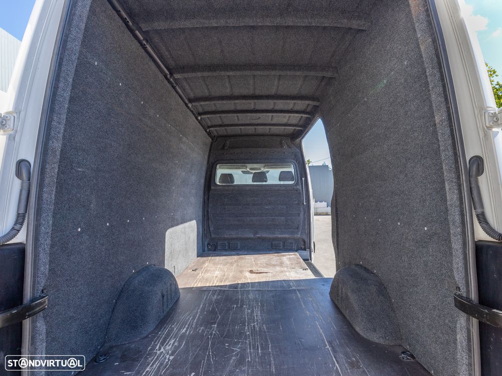 VW Crafter 35 2.0 TDI L3H3 Médio TA 7L - 6