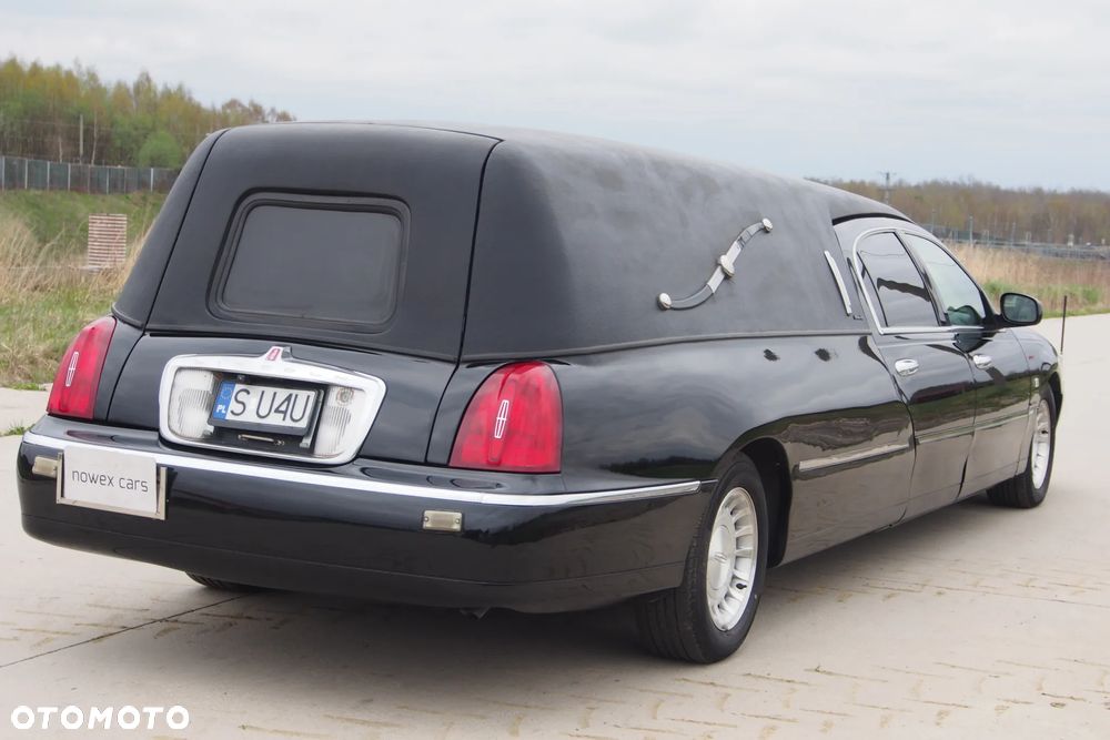 Lincoln Town Car - 9