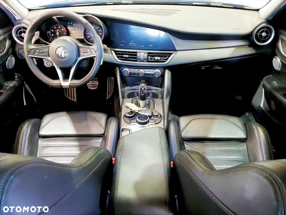 Alfa Romeo Giulia - 7