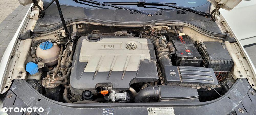 Volkswagen Passat 2.0 TDI DPF Highline - 18