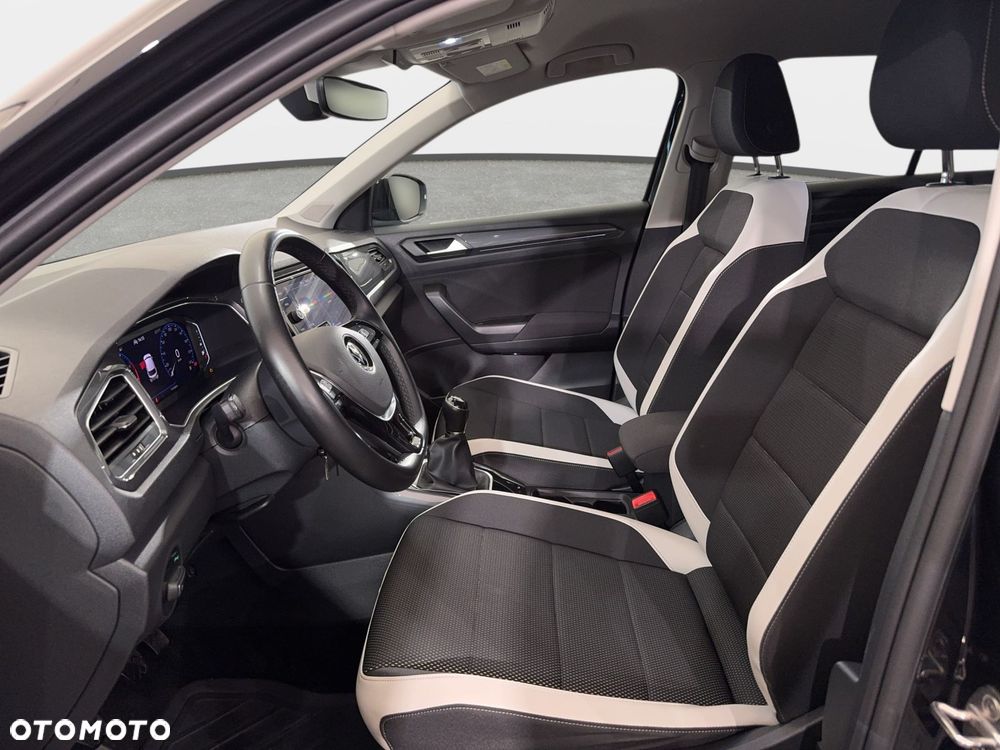 Volkswagen T-Roc - 13