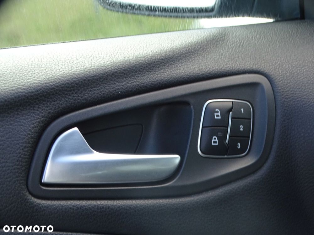 Ford Kuga - 27