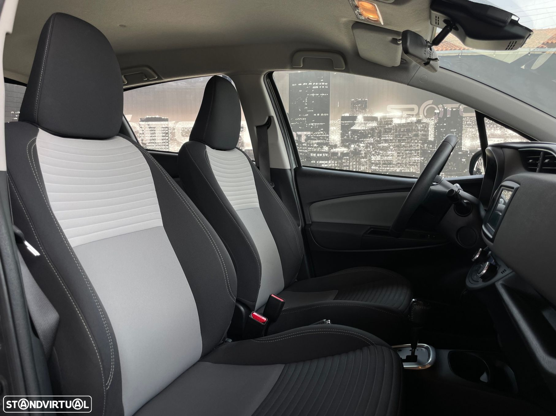 Toyota Yaris 1.5 HSD Comfort - 14