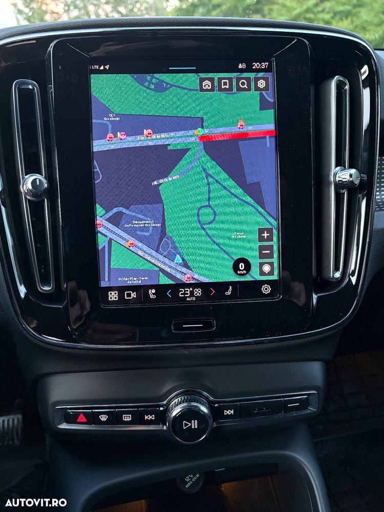 Volvo XC 40 B4 AT8 AWD Mild Hybrid R-Design - 25