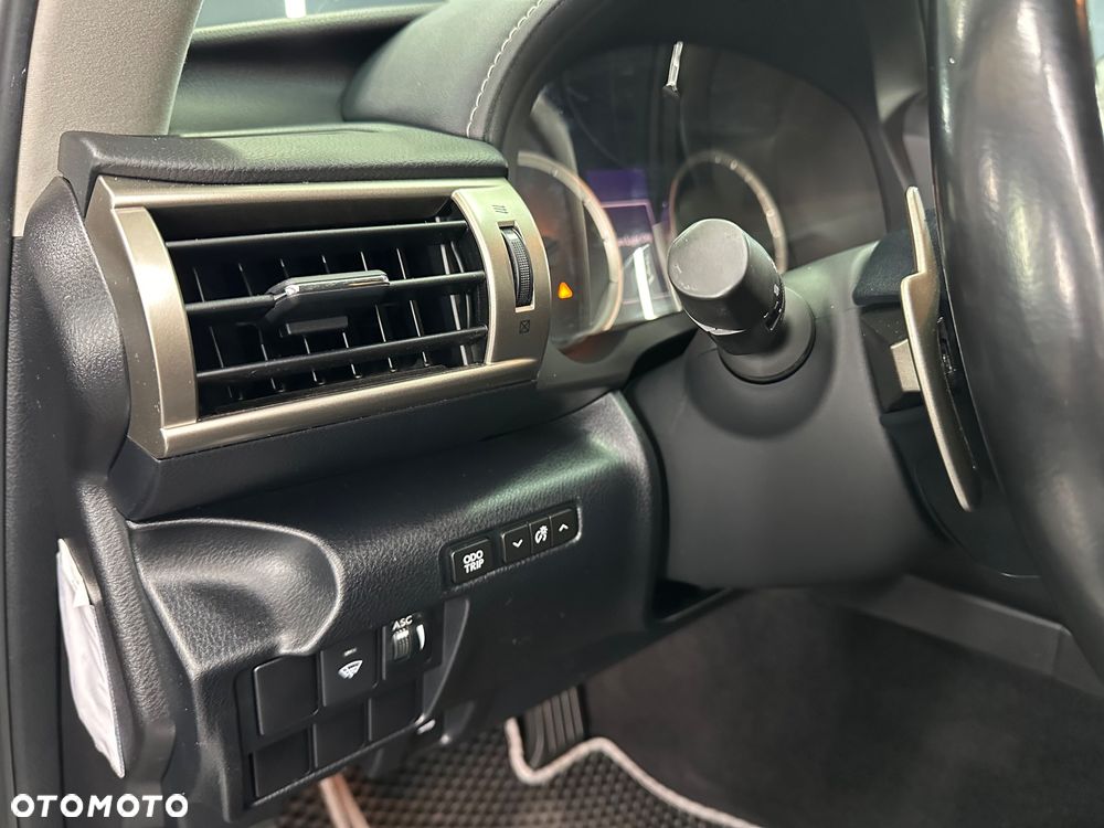 Lexus IS ver-300h-style-edition - 16