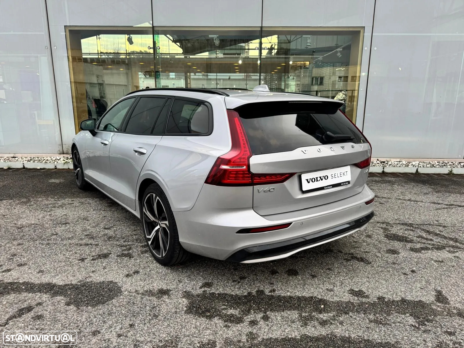 Volvo V60 2.0 B4 Plus Dark Auto - 14
