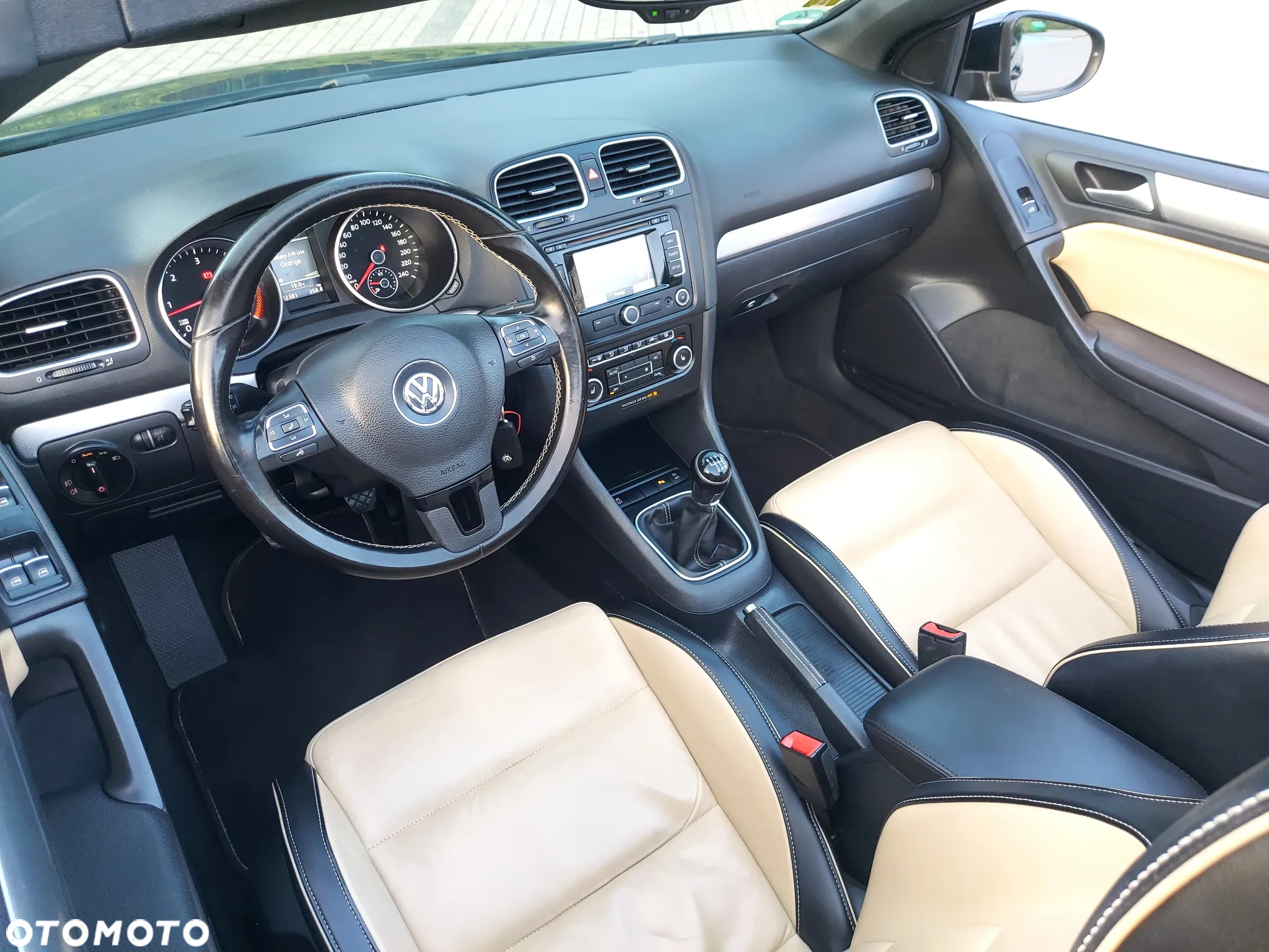 Volkswagen Golf Cabrio 2.0 TDI BlueMotion Technology Exclusive - 30