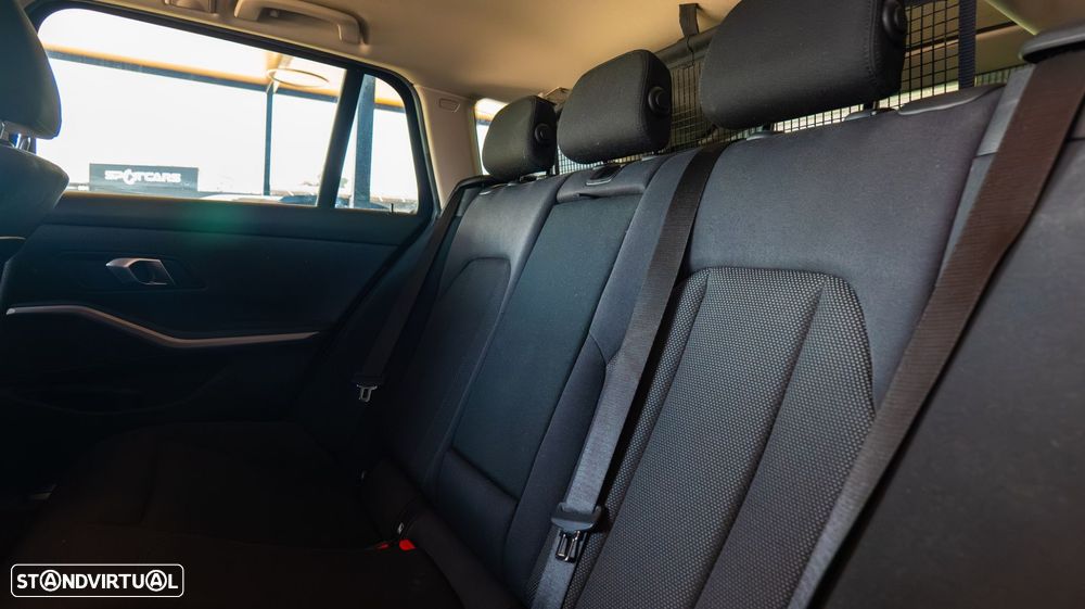 BMW 330 e Touring Corporate Edition Auto - 26