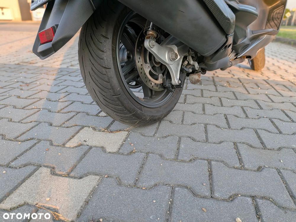 Suzuki Burgman - 10