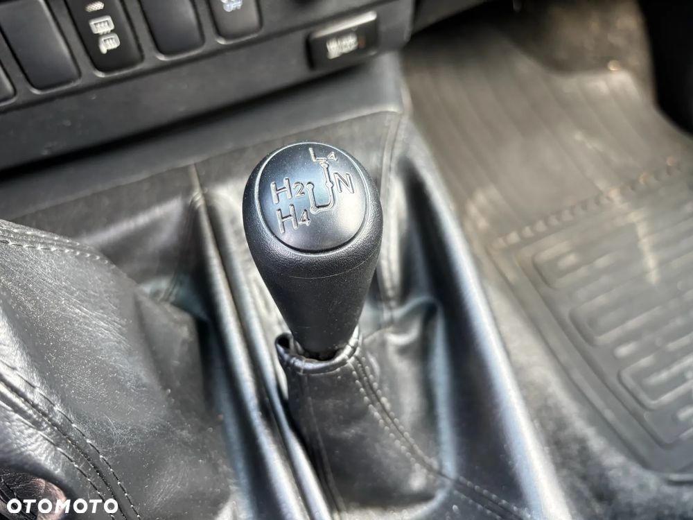 Toyota Hilux 2.5 D-4D SR5 - 27