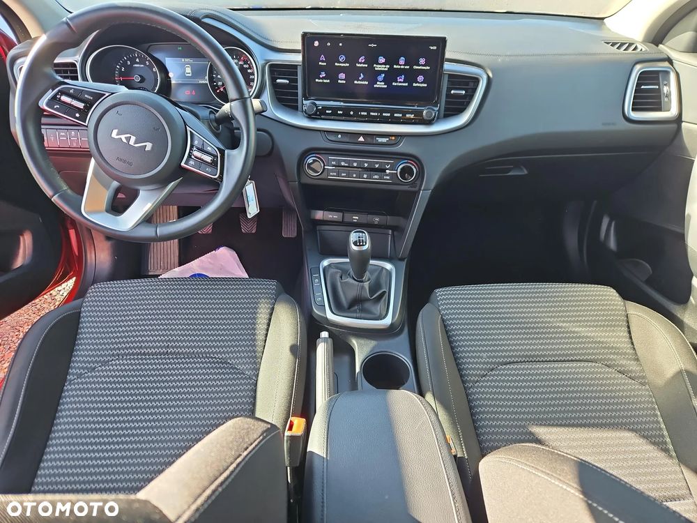 Kia Ceed 1.5 T-GDI M - 10