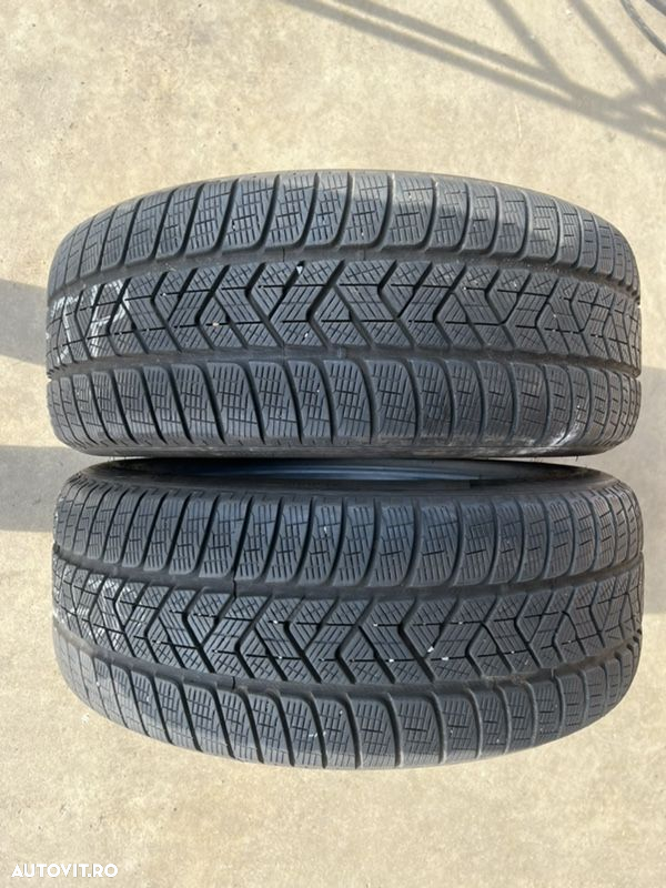 vând 2 anvelope 235/55/19 Pirelli runflat de iarnă ca noi - 2