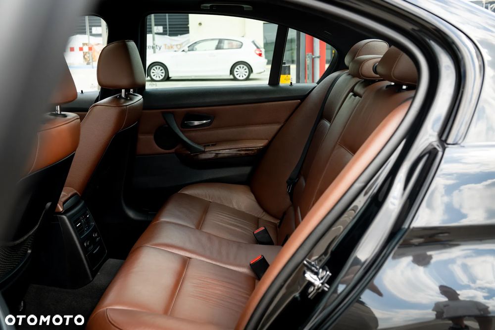 BMW Seria 3 - 36