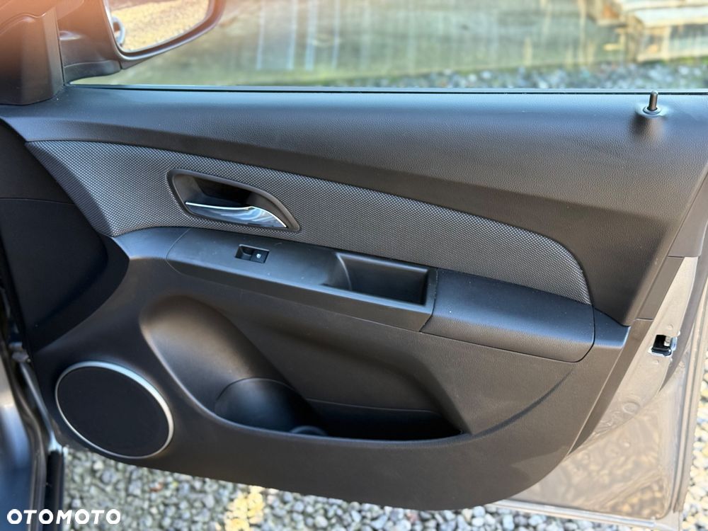 Chevrolet Cruze - 23