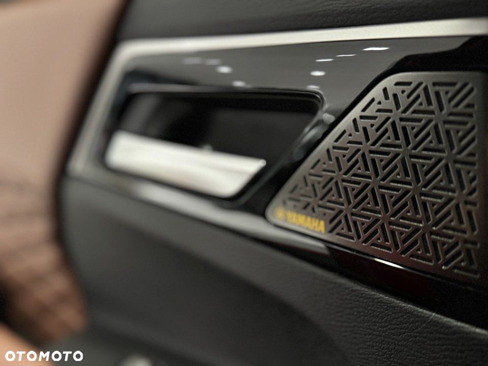 Mitsubishi Outlander - 13