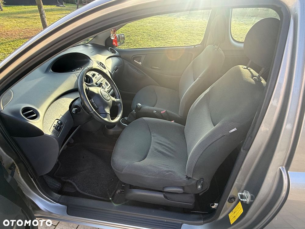 Toyota Yaris 1.0 Base - 6