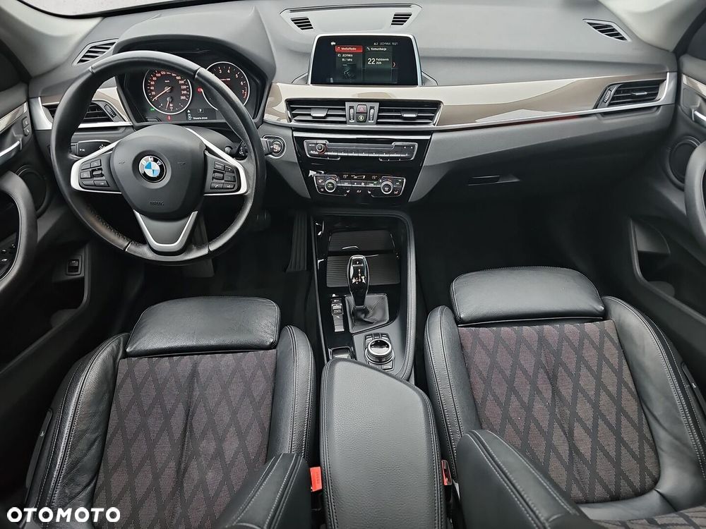 BMW X1 sDrive18i xLine - 32