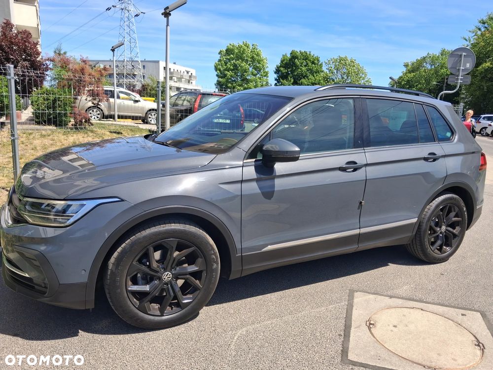 Volkswagen Tiguan - 1