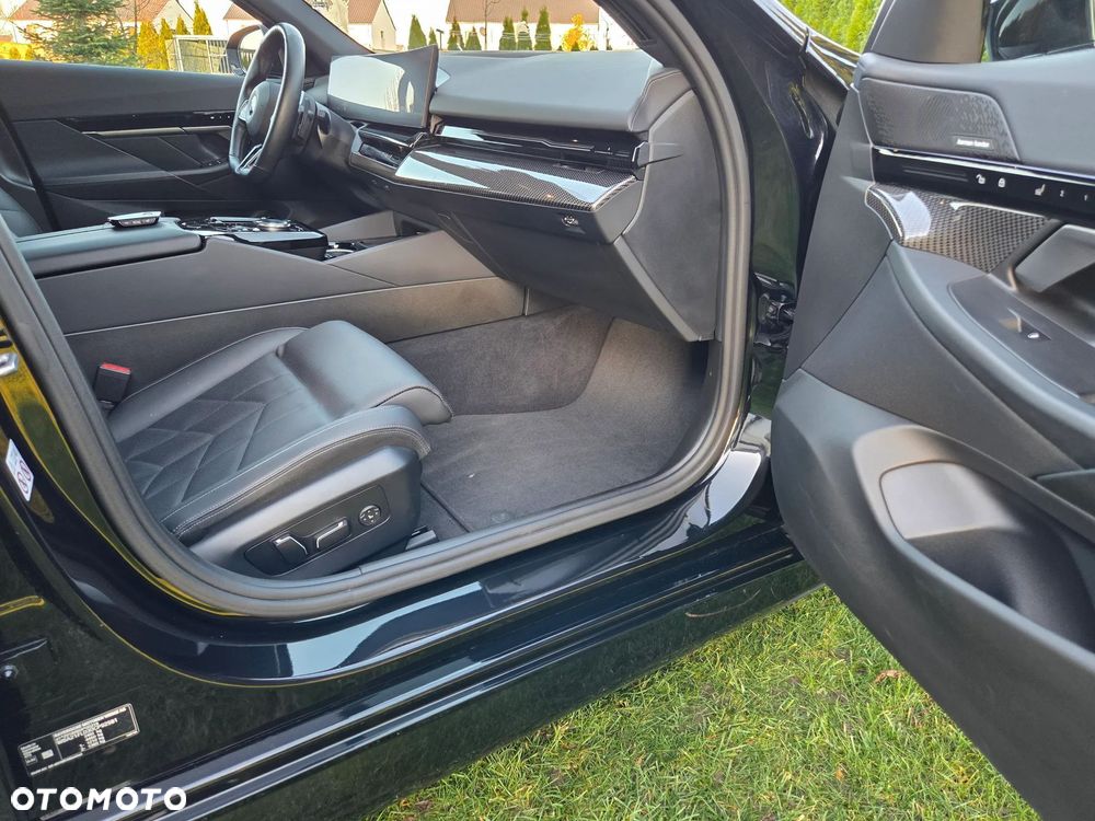 BMW Seria 5 520d xDrive - 28