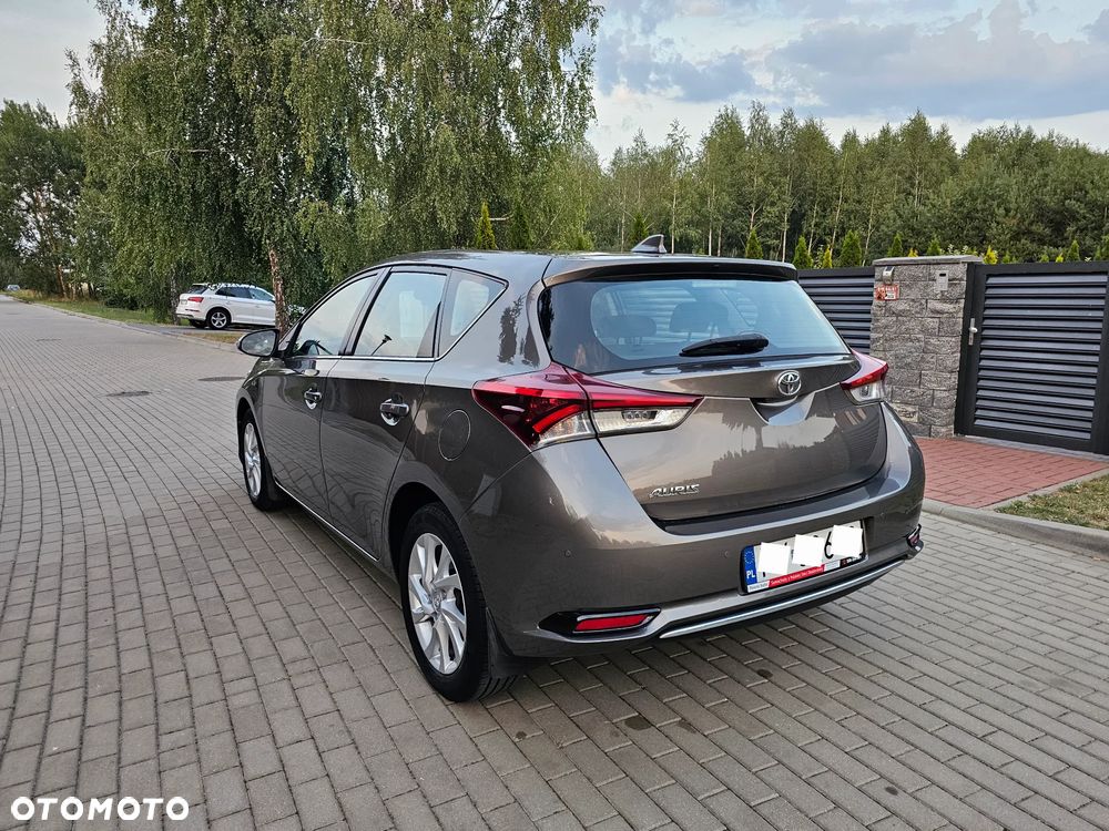 Toyota Auris 1.6 Premium - 22