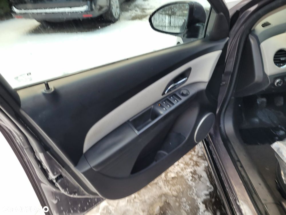 Chevrolet Cruze 1.6 LS - 9