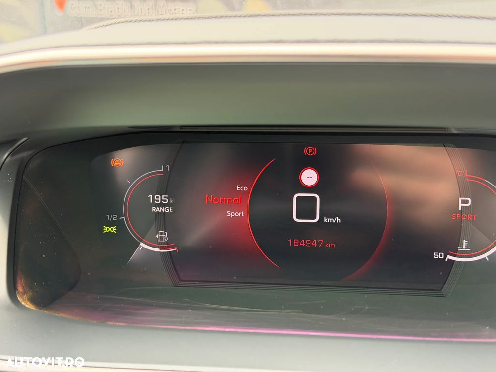 Peugeot 2008 BlueHDi 130 EAT8 Allure - 30