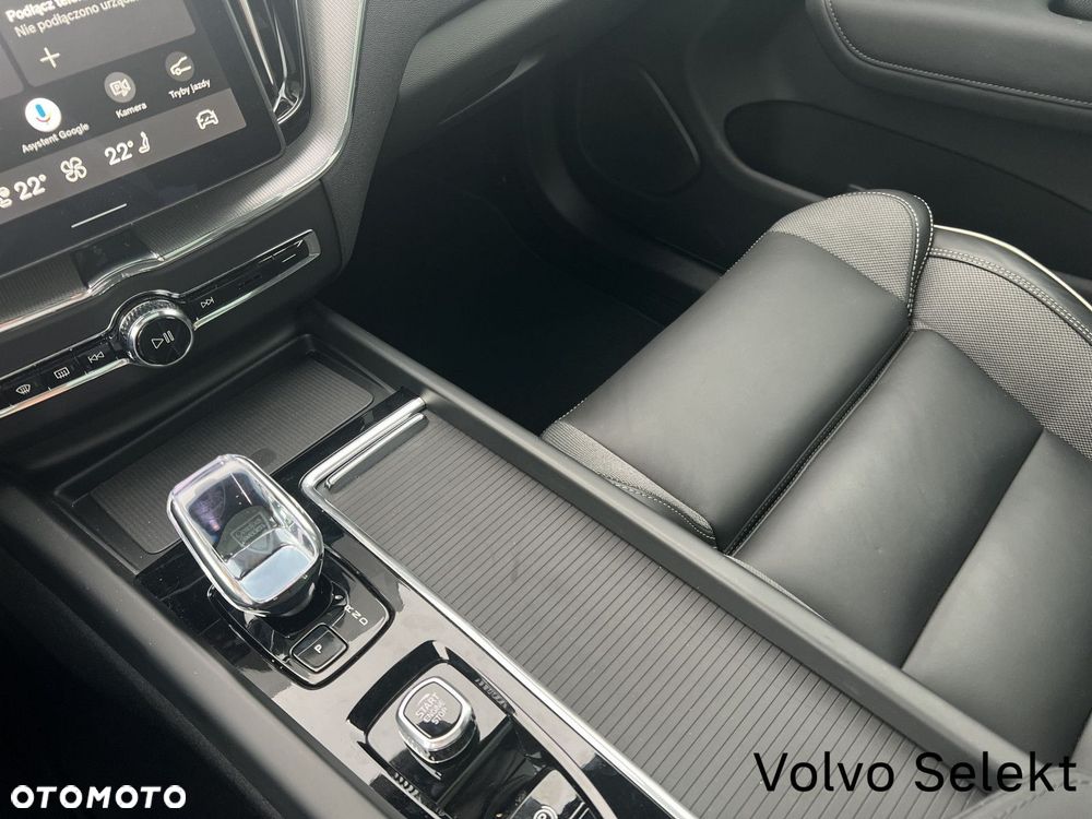 Volvo XC 60 T6 AWD Recharge Plus Black Edition - 16