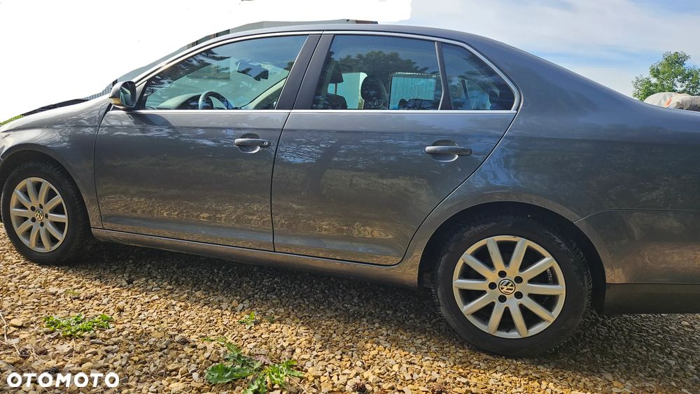 Volkswagen Jetta 2.0 TDI Comfortline - 5