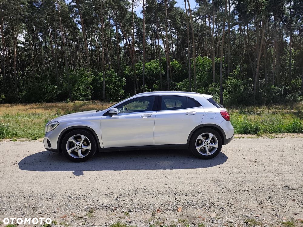 Mercedes-Benz GLA 200 7G-DCT UrbanStyle Edition - 5