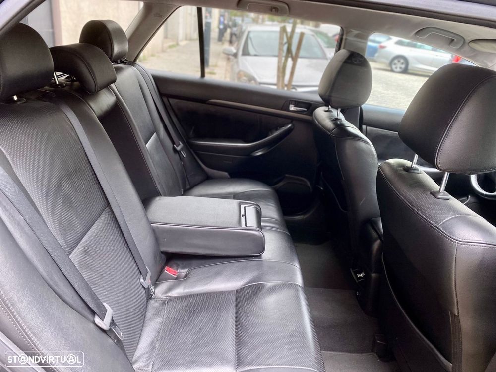 Toyota Avensis SW 2.2 D-4D - 20