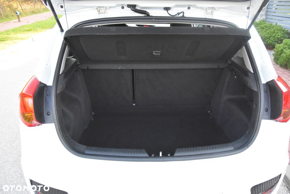 Kia Ceed 1.4 CVVT Dream-Team Edition - 36
