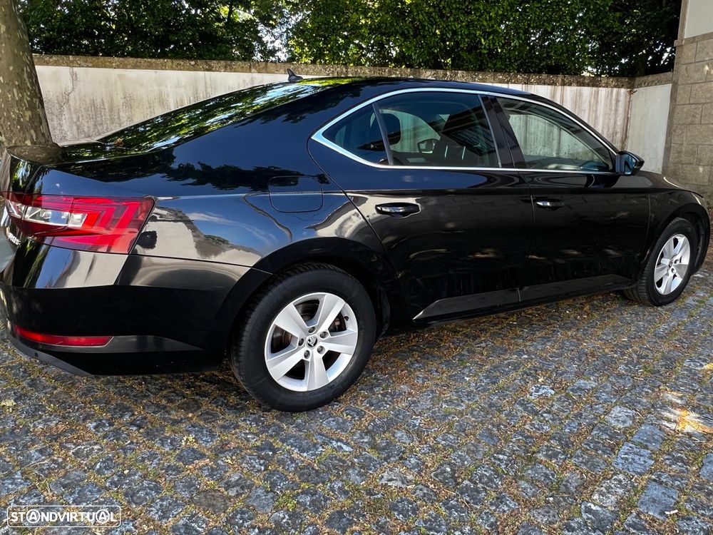 Skoda Superb 2.0 TDI Ambition - 4
